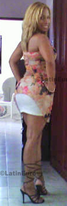 Date this charming Dominican Republic girl Esmeralda from Cayetano Germosen N-711