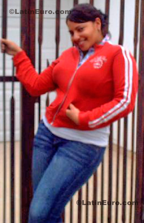 Date this tall Dominican Republic girl Fior from Santiago N-825