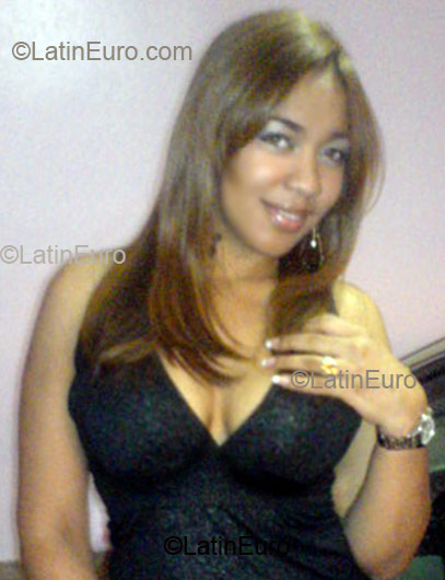 Date this voluptuous Dominican Republic girl Aniwrka from Santo Domingo N-8