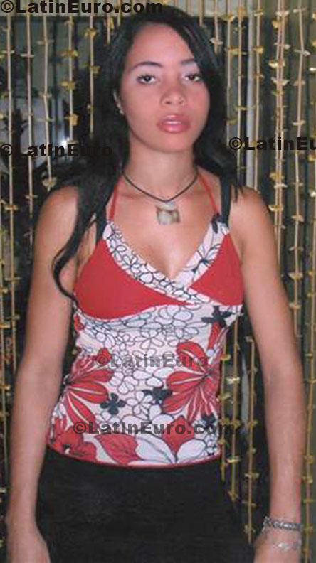 Date this attractive Dominican Republic girl Nirurka from Puerto Plata N-911