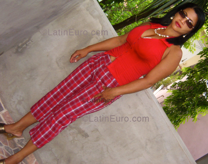 Date this pretty Dominican Republic girl Dominican from Santo Domingo N-97