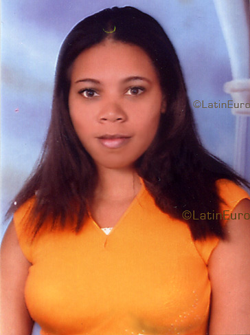 Date this hot Dominican Republic girl Diana from Santo Domingo N1033