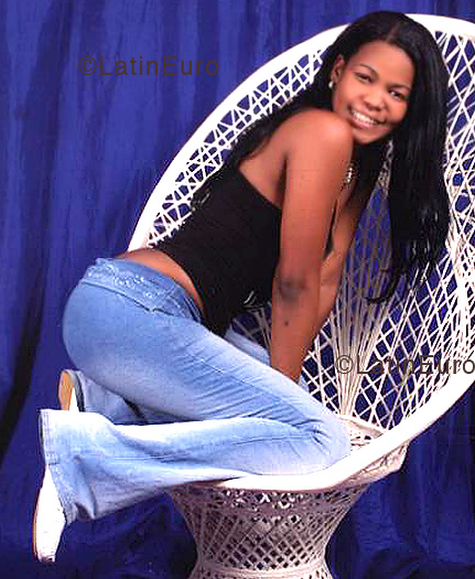 Date this attractive Dominican Republic girl Lucrecia from San Cristobal N1096