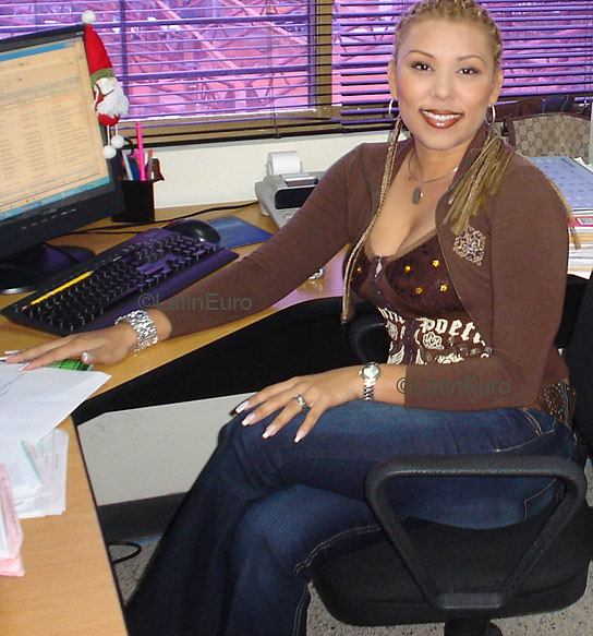 Date this sensual Venezuela girl Belkis from  N1185