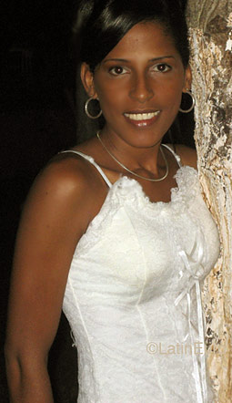 Date this nice looking Dominican Republic girl Awilda from Santo Domingo N1255
