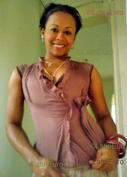 Date this pretty Dominican Republic girl Ana- from Santiago N136