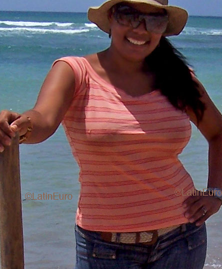 Date this lovely Dominican Republic girl Cesarina from Santo domingo N1391