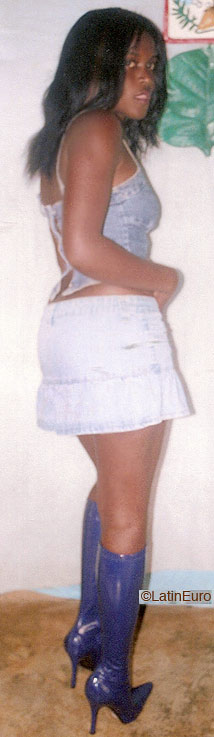 Date this young Dominican Republic girl Claudia from  N1512