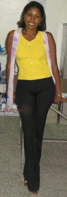 Date this lovely Dominican Republic girl Santa from Barahona N1543