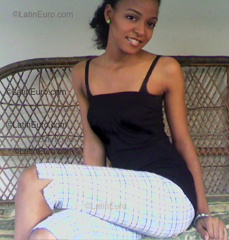 Date this young Dominican Republic girl Yasmina from San Francisco de Macoris N156