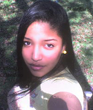 Date this nice looking Dominican Republic girl Sheira from Santiago N160