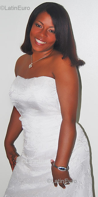 Date this attractive Dominican Republic girl Patricia from Santo Domingo N165