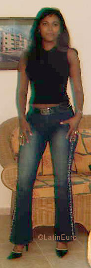 Date this good-looking Dominican Republic girl Kenia from Santo Domingo N1862