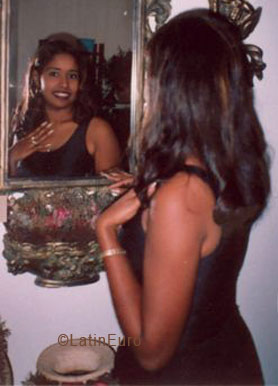 Date this foxy Dominican Republic girl Escarlin from Santo Domingo N1964
