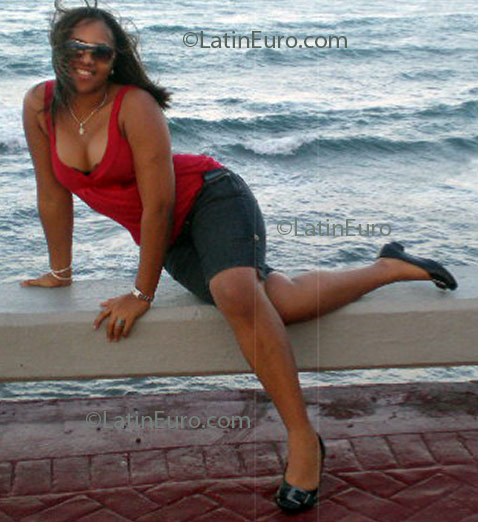 Date this cute Dominican Republic girl Mayerlin from Santiago N209