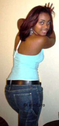 Date this good-looking Dominican Republic girl Maviael from Santo Domingo N2109