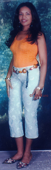 Date this athletic Dominican Republic girl Yackelin from Santiago N2329