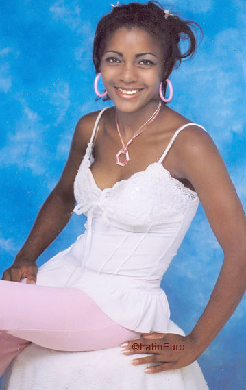 Date this foxy Dominican Republic girl Yuderka from Santiago N2367