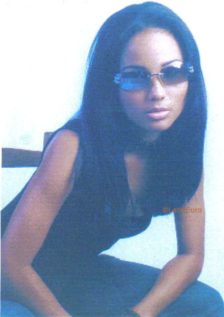 Date this athletic Any Country girl Dinny from  N2374