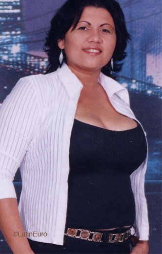 Date this hard body Honduras girl Silvia from La Ceiba N2403