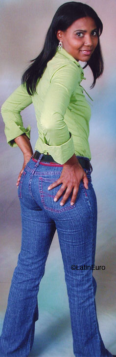 Date this charming Dominican Republic girl Yudi from Santiago N2608