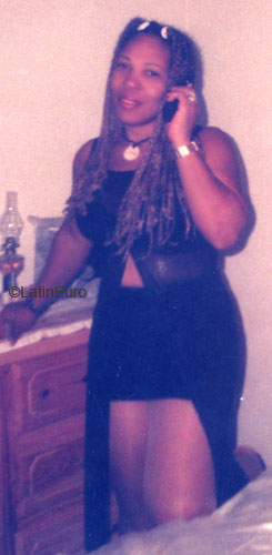 Date this hot Any Country girl Maura from  N2611