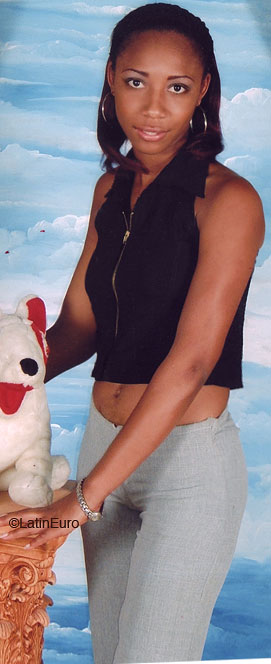 Date this nice looking Dominican Republic girl Pamela from San Cristobal N2612