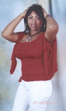 Date this attractive Dominican Republic girl Yenny from  N2616