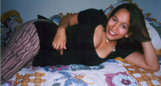 Date this attractive Any Country girl Aura from  N2646