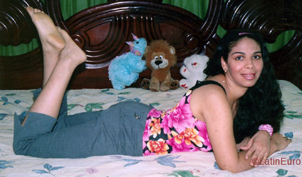 Date this exotic Dominican Republic girl Reyna from Santiago N2678
