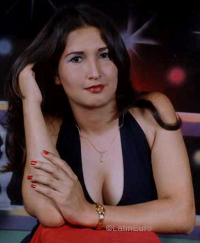 Date this sensual Honduras girl Lixsa from  N2704