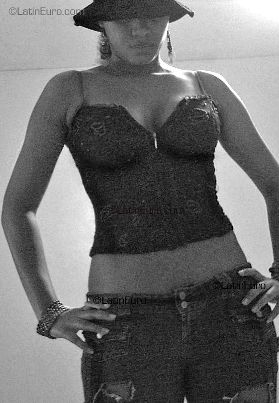 Date this attractive Dominican Republic girl Mercedes from Santo Domingo N271
