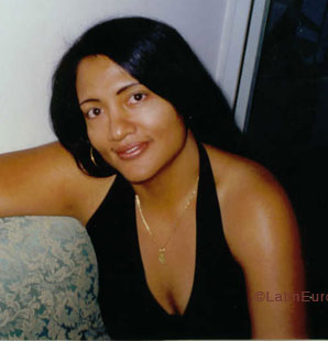Date this stunning Dominican Republic girl Caridad from Santo Domingo N2785