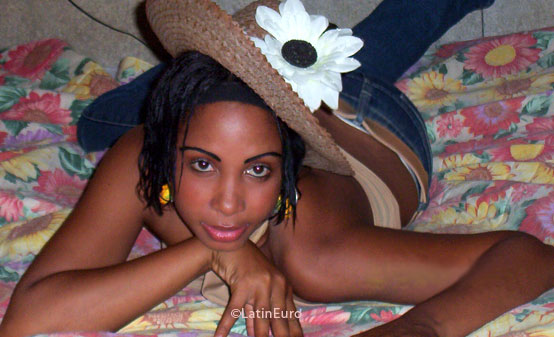 Date this foxy Dominican Republic girl Maria from Nagua N2995