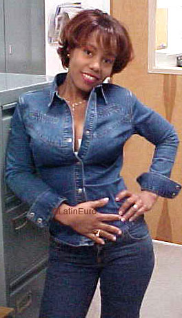 Date this sensual Dominican Republic girl Mariolis from Santo Domingo N3022