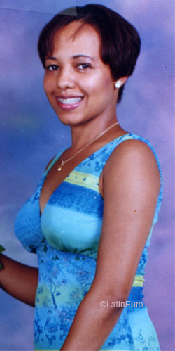 Date this nice looking Dominican Republic girl Benny from Santiago N3077