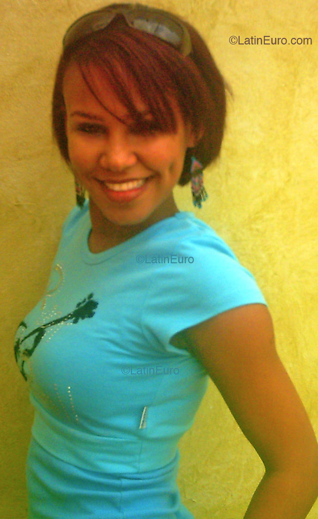 Date this nice looking Dominican Republic girl Yahelianny from San Francisco de Macoris N359