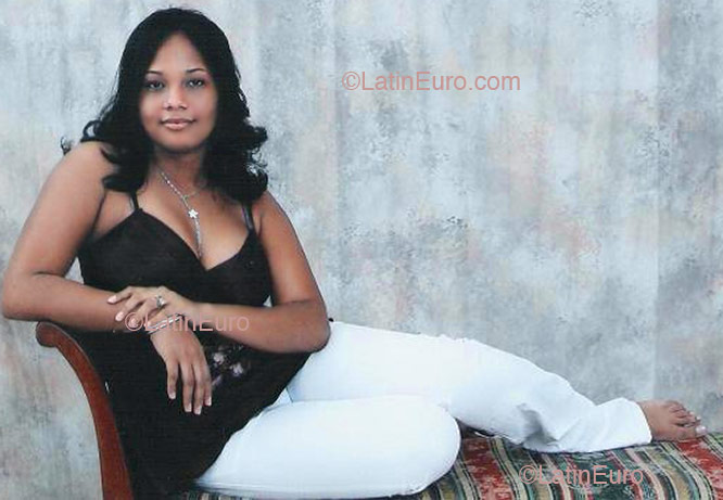 Date this exotic Dominican Republic girl Juana from Barahona N429