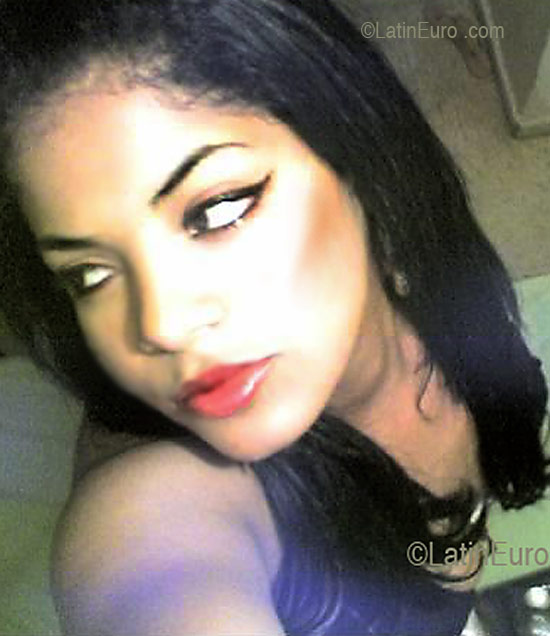 Date this lovely Dominican Republic girl Luz from Santo Domingo N479