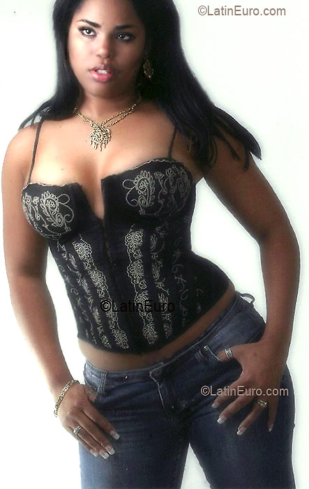 Date this voluptuous Dominican Republic girl Raiza from Santo Domingo N516