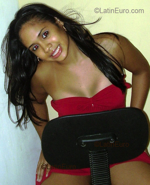 Date this voluptuous Dominican Republic girl Yonaylis from Santiago N538