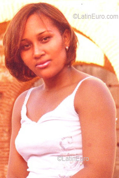 Date this attractive Dominican Republic girl Paola from Monte Plata N549