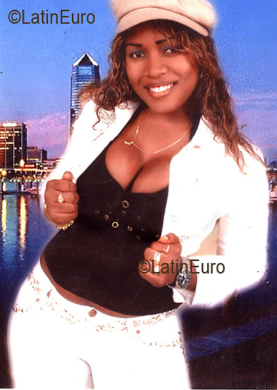 Date this happy Mexico girl Yermis from San Pedro de Macoris N551