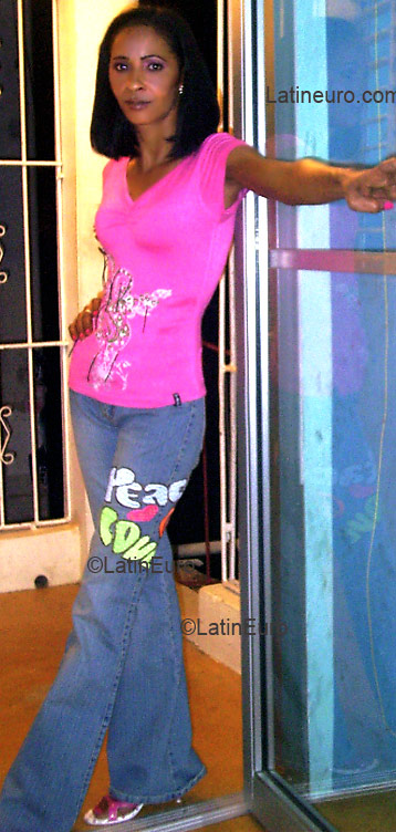 Date this funny Dominican Republic girl Altagracia from Santiago N561