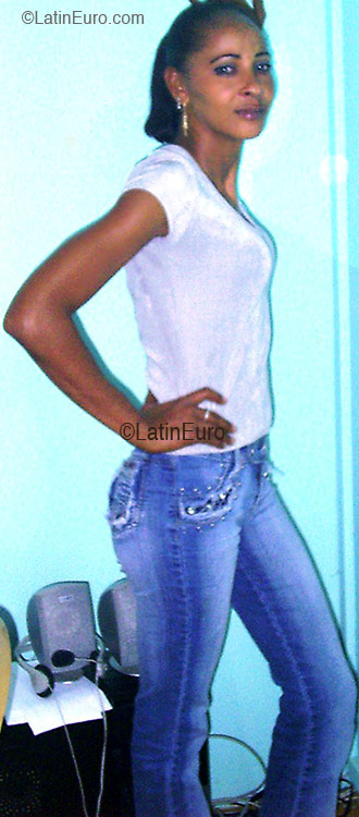 Date this fun Dominican Republic girl Altagracia from Santiago N637