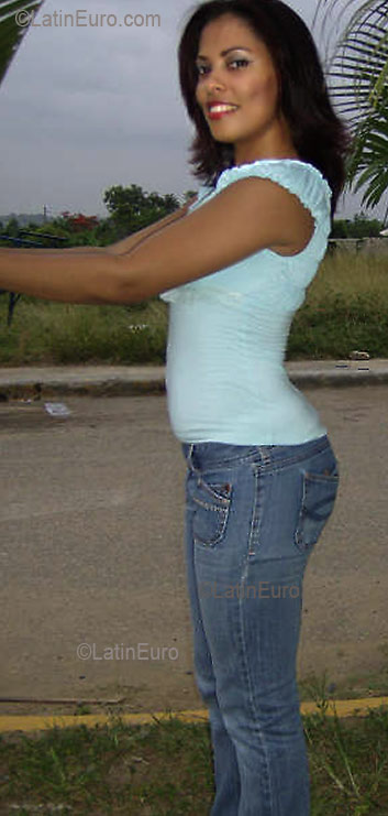 Date this hard body Dominican Republic girl Michele from Santo Domingo N304