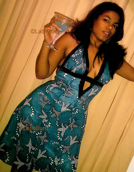 Date this gorgeous Dominican Republic girl Leslie from Santo Domingo N978