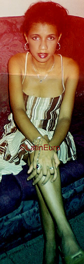 Date this nice looking Brazil girl Anna from RECIFE B9724