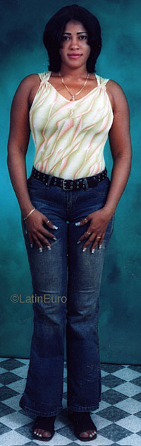 Date this nice looking Dominican Republic girl Donys from Santiago N3764