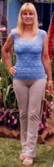 Date this good-looking Brazil girl Cinita from ITAJAI B9401